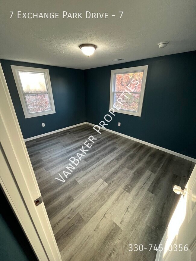 Photo - 7 Exchange Park Dr