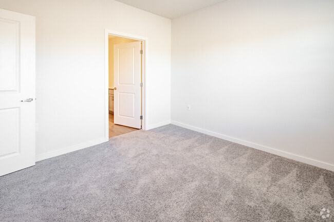 3BR, 2BA - 1,415SF - Primary Bedrooom