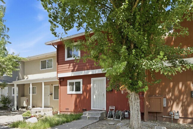Photo - FULLY REMODELED MODERN SPACIOUS TOWNHOUSE!!!