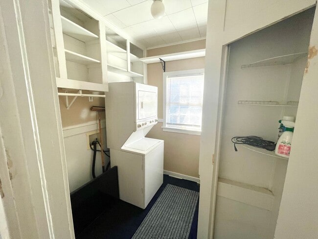 Photo - Spacious 1 Bed/2 Bath "Mother-In-Law" Suit...