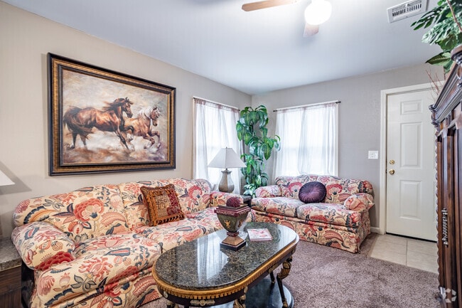 3BR, 1BA - 786SF