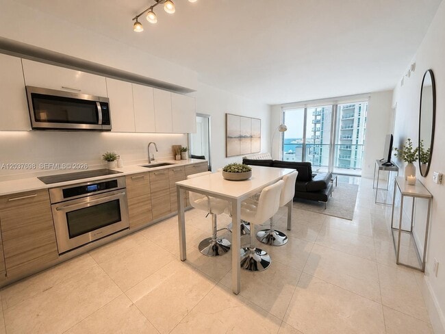 Photo - 1300 Brickell Bay Dr Unidad 1904