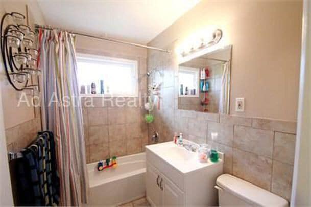 Photo - 1005 E 117th St