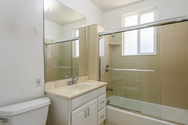 Photo - 823 Linden Ave