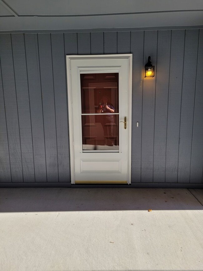 Building Photo - Recently Updated Condo for Home