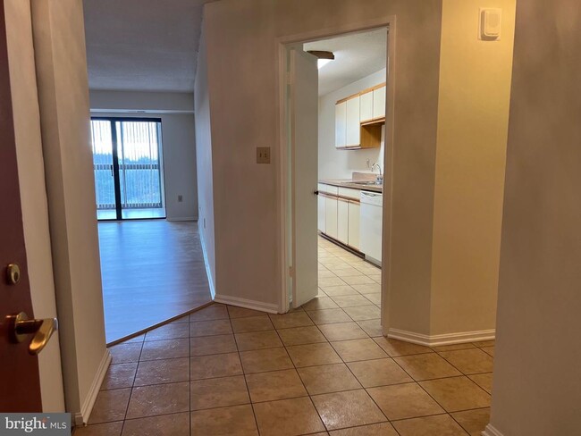 Photo - 15100 Interlachen Dr Unit 4-709