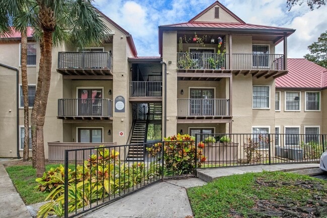 Newly Renovated Ground Floor Condo in Gate... - Newly Renovated Ground Floor Condo in Gate... Unit 106