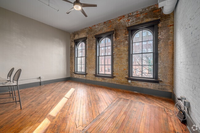 2BR, 2BA - 1,422SF - Living Room