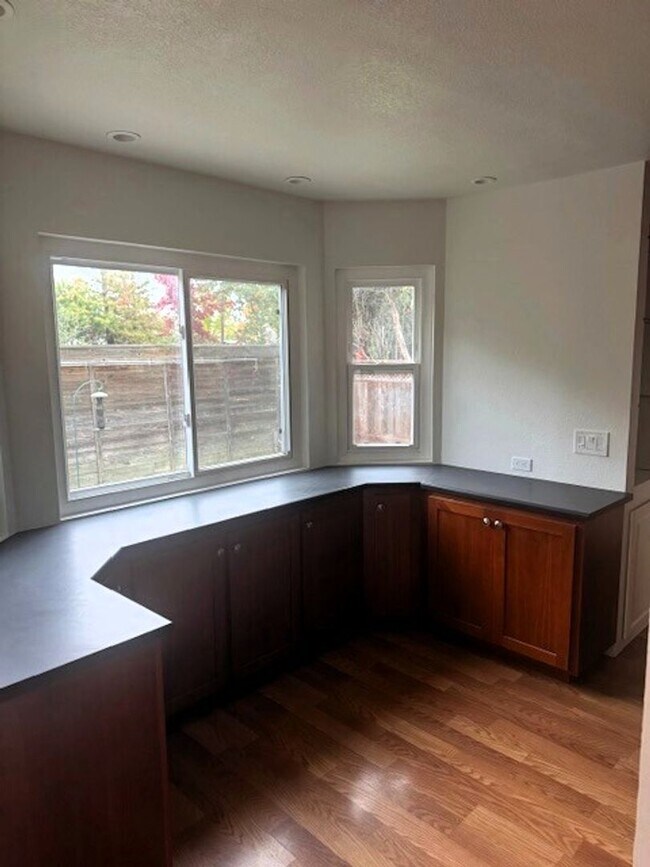 Photo - Beautifully Refreshed Home in a Family Nei...