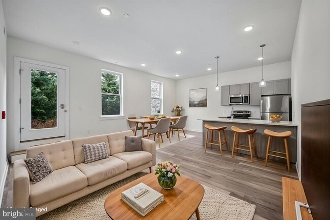 Building Photo - 4912 Baltimore Ave Unit 1R