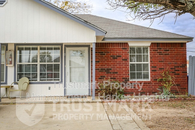 Building Photo - 220 Gibson St Unit B
