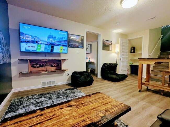 Photo - 739 E Vlg Cir Unit 1