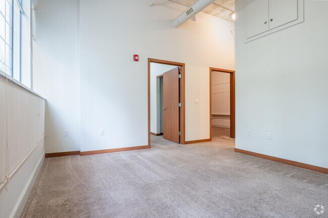 2BR, 1BA - 815SF - Living Room