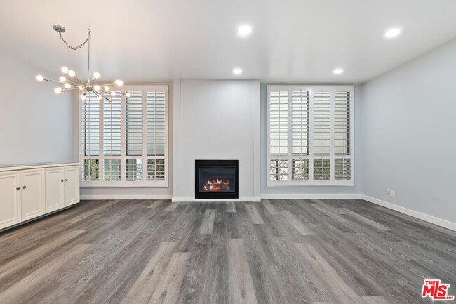 Building Photo - 927 Kings Rd Unit 107 Rental