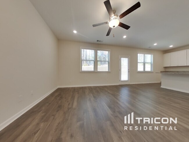 Photo - 204 Chapelcrest Ln