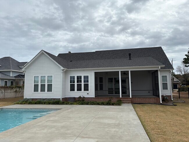 Photo - 729 Windemere Rd