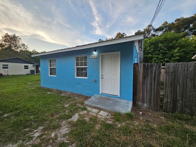 Building Photo - 1925 NW 12th St Rental