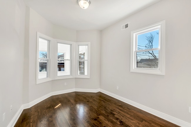 Living room - 141 Westminster Pl Unit 1
