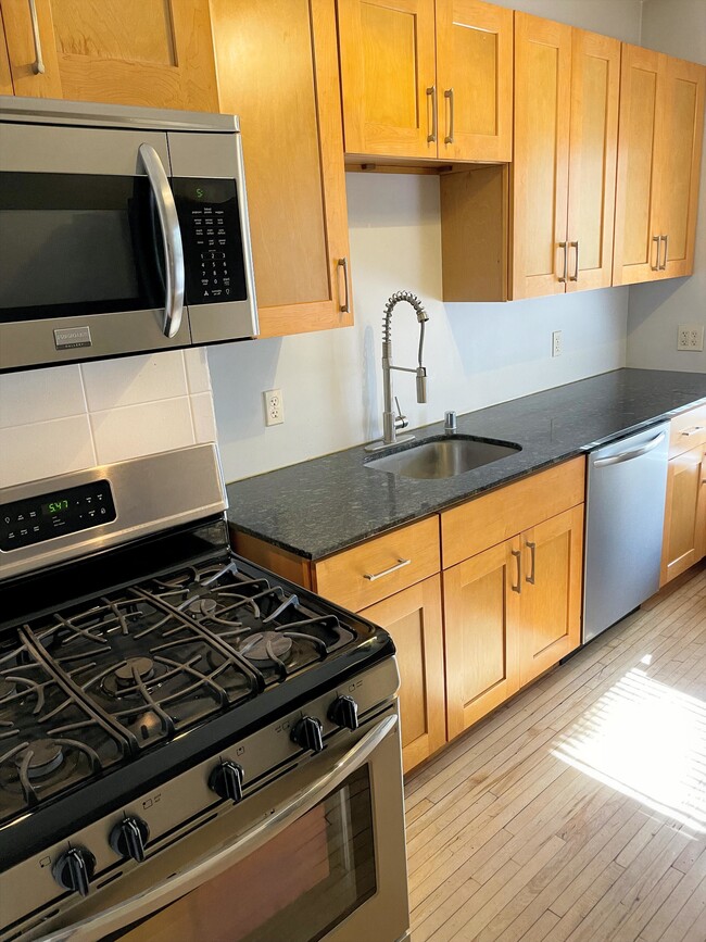 Building Photo - 3852 Grand Ave S Unit 3