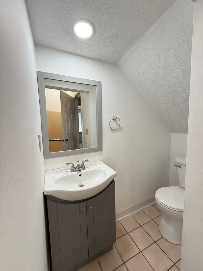 Photo - HOUSE...LARGE 3 Bedroom 2 Bath