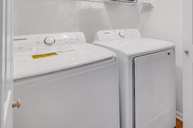 Photo - Move-In Ready Room Rental - PRIVATE BATH – No Deposit, Quick Approvals! Unit ROOM 4