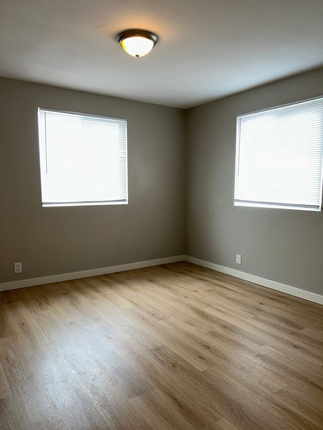 Photo - First Floor - Fully Remodeled 1 BD/ 1 BA!! Unidad 5