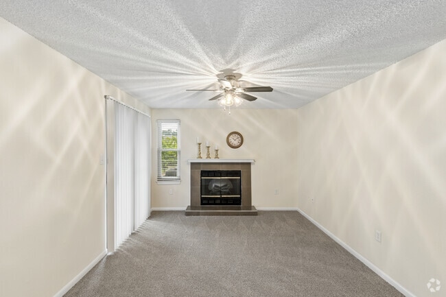 2BR, 2BA - 1,002SF - Living Room - Monroeville Apartments at Belmont Ridge