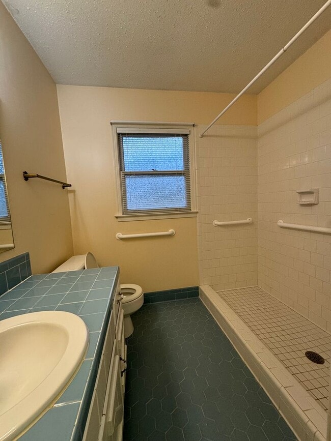 Photo - 702 Sandhurst Dr