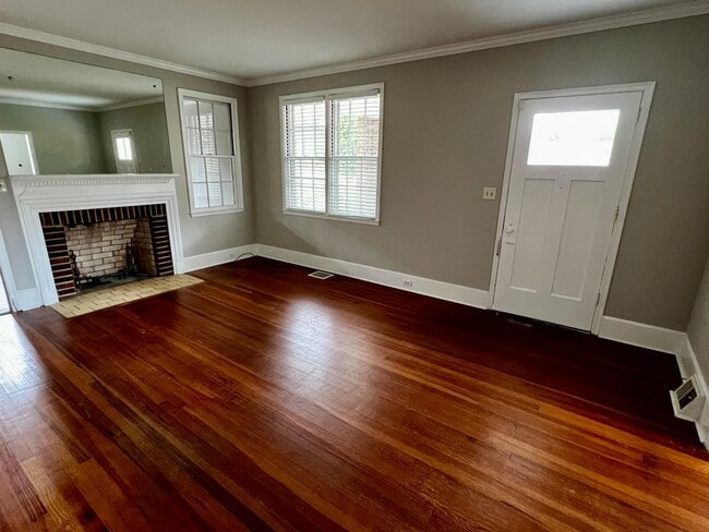 Photo - Fantastic Bungalow in Rosewood!