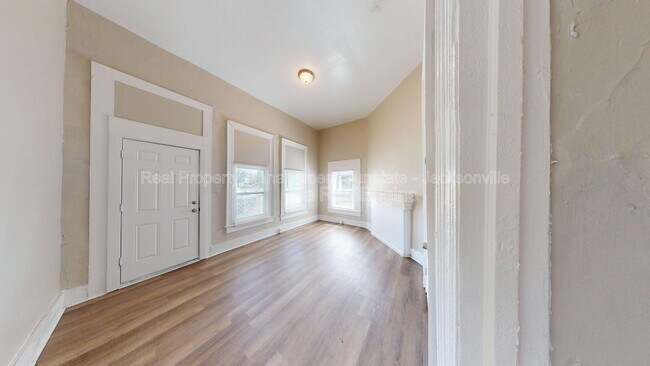 Photo - 2326 Moncrief Rd