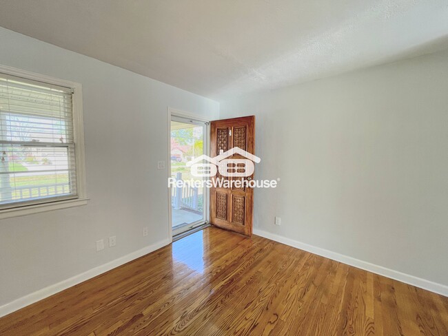 Photo - 712 Woodstock Rd