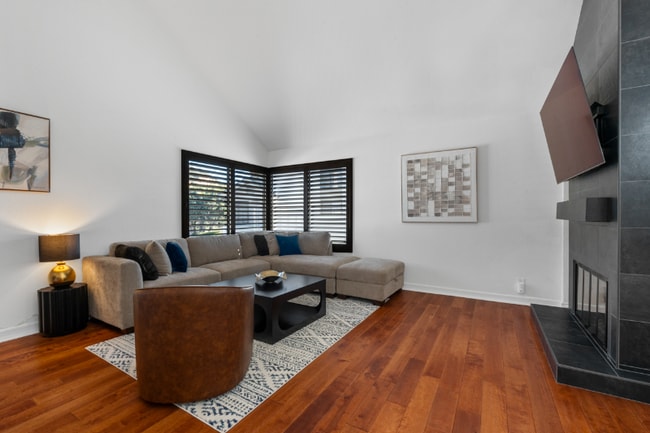 Photo - 526 Via De La Valle