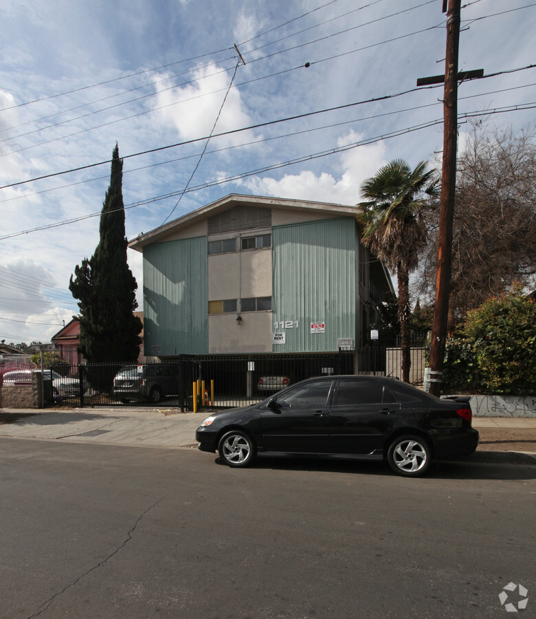 Photo - 1121-1125 N Westmoreland Ave Apartments