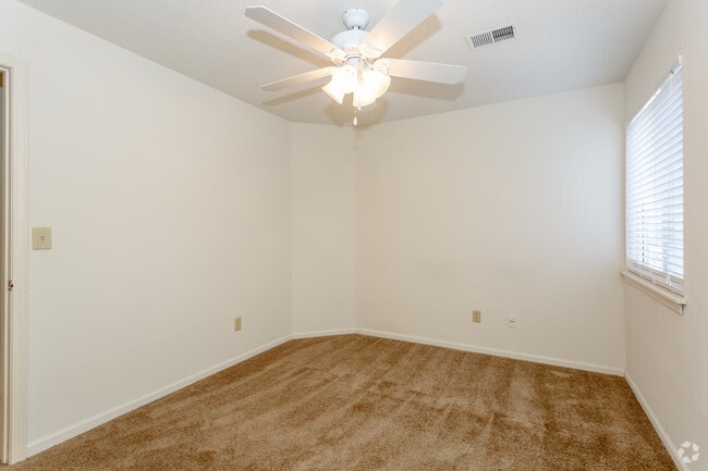 2BR, 1BR - Casa Grande
