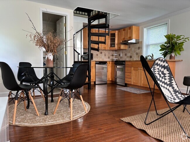Building Photo - 2957 Strathmeade St Rental