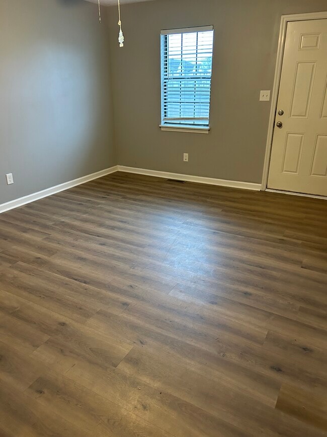 Photo - 120 Creekwood Ave