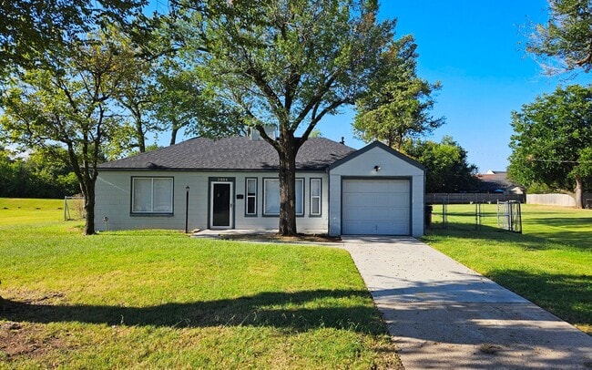 Building Photo - Nichols Hills Adj the Village Two Bed/One ... Rental