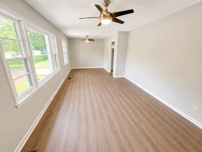 Photo - 602 Austin Dr NW