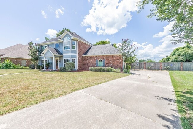 Photo - 300 Oak Hollow Dr
