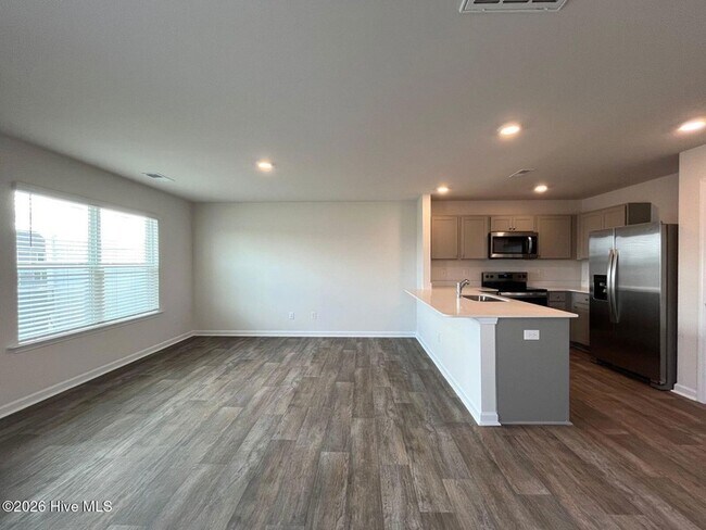 Photo - 201 Maddox Dr