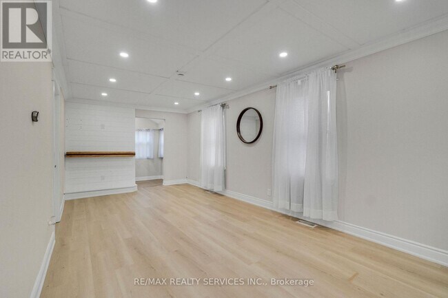 Photo - 171 Britannia Ave