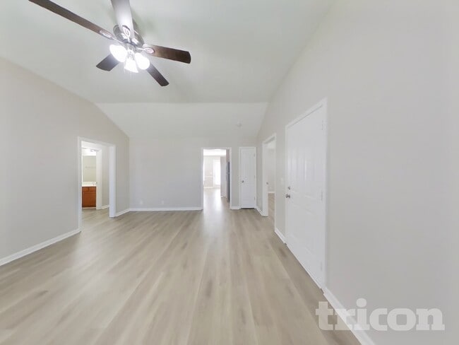 Photo - 996 Tom Hailey Blvd