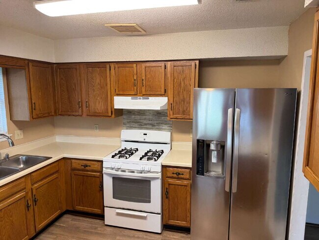 Photo - "Charming 3-Bed Oasis with Pool on Boulevard De L'Orleans – Your Mary Esther Retreat Awaits!"