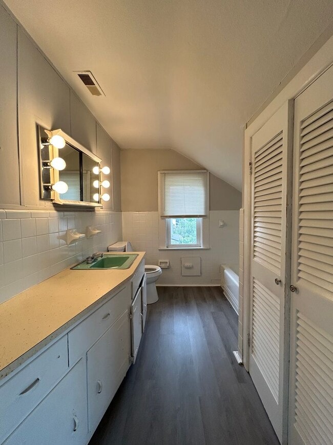 Building Photo - 7 Calloway St Unit 7 Calloway St #4 Rental