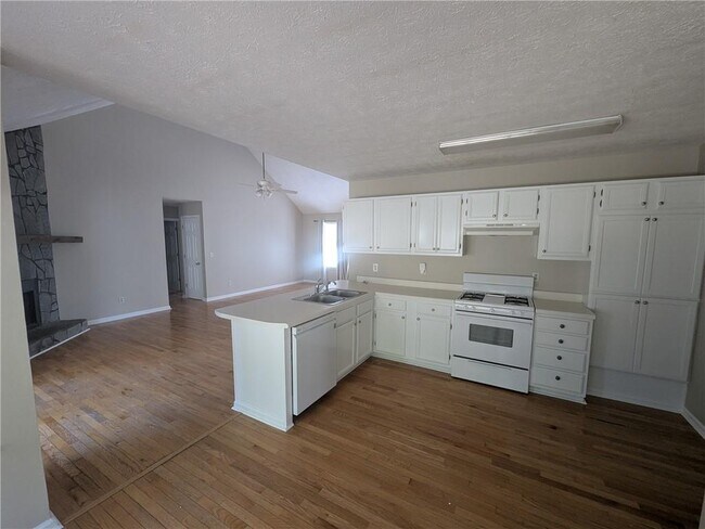 Photo - 1995 Holly Cove Rd