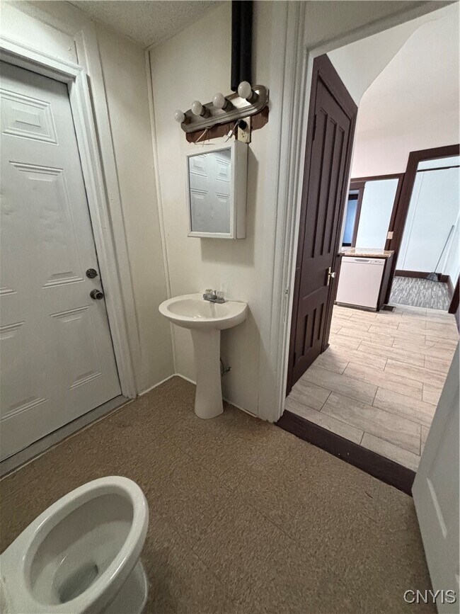 Photo - 942 State St