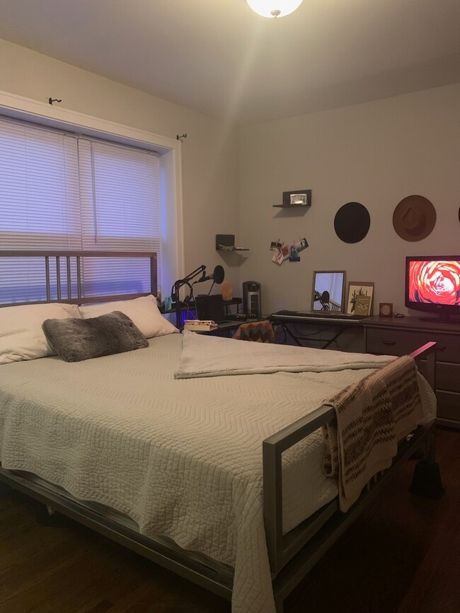 Photo - 4226-30 N. Whipple St.