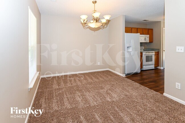 Photo - 8121 Chatham Oaks Dr