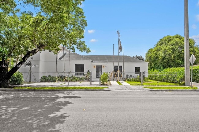 4746 NW 10th Ave