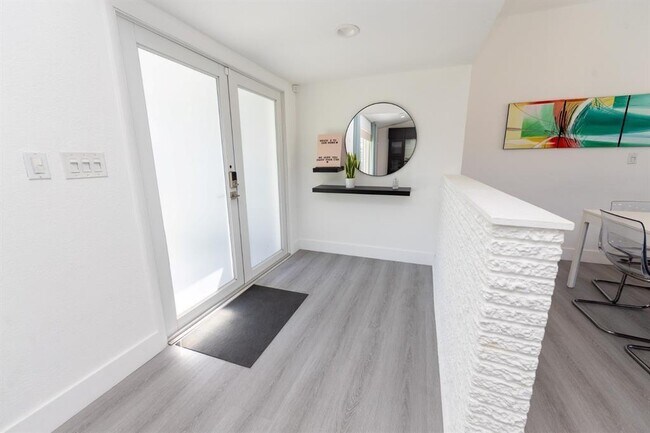 Photo - 475 NE 142nd St